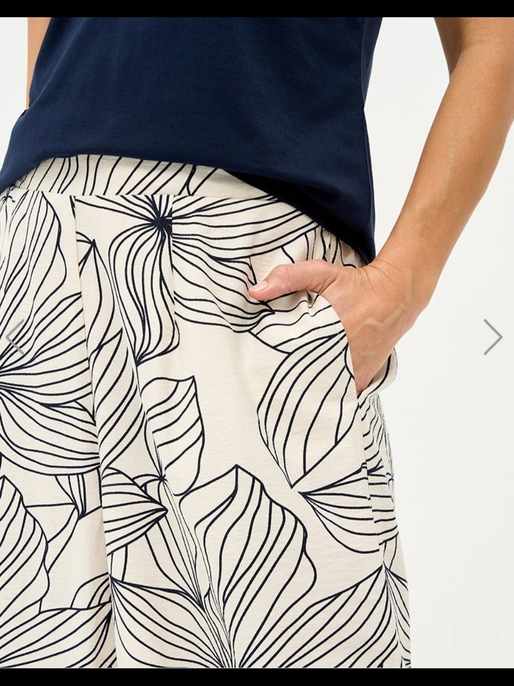 H&M Floral Print Wide-Leg Pants – Cream/Black – Size S – New Without Tags - Picture 5 of 9